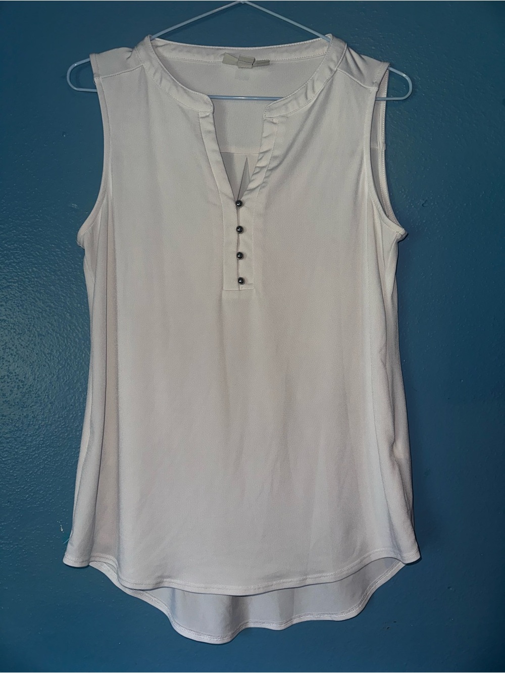 Dana Buchman White Sleeveless Henley Camisole